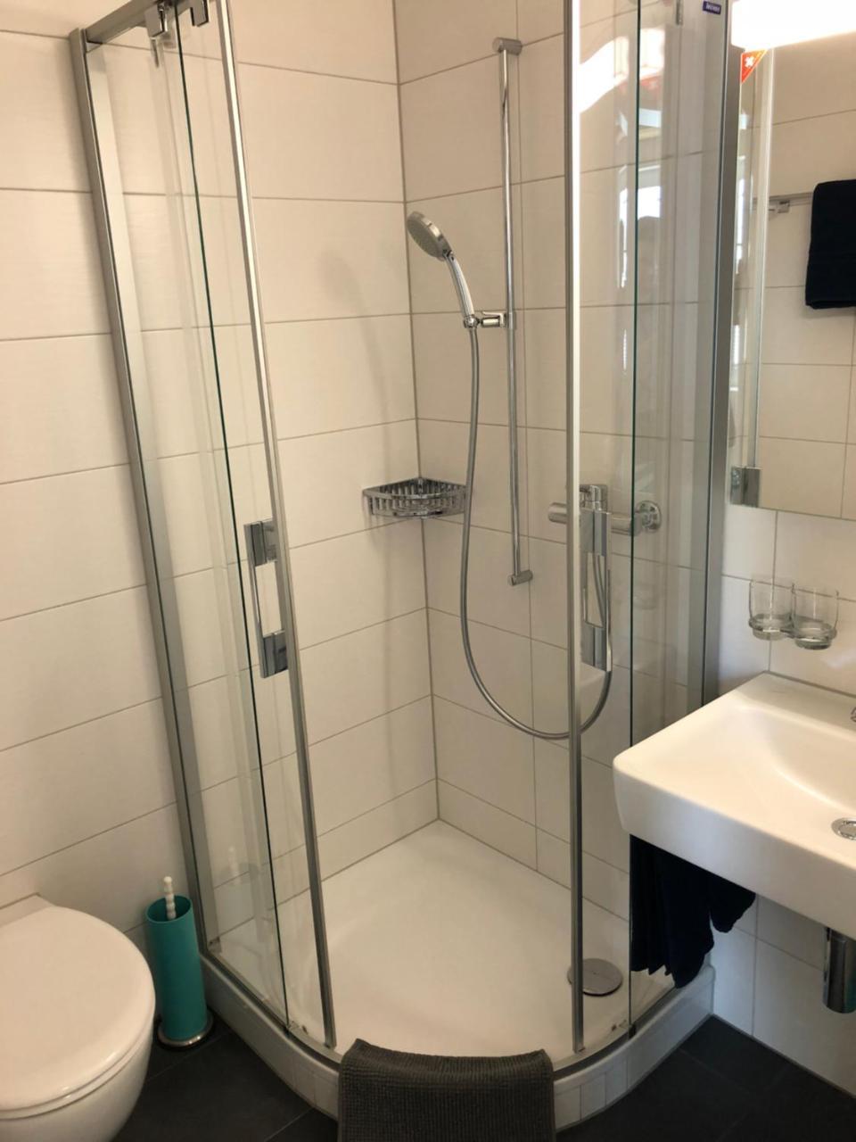 Von May Rooms Herbligen Esterno foto